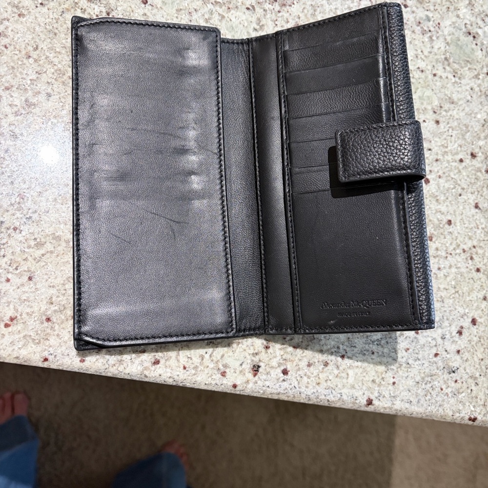 Alexander McQueen Black Wallet with Gold Skull Accent - Picture 4 of 8